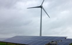 Updated: Vattenfall praises good performance of co-located wind and solar energy park