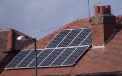 Solar-plus-storage fitted in Welsh homes in low-carbon village trial